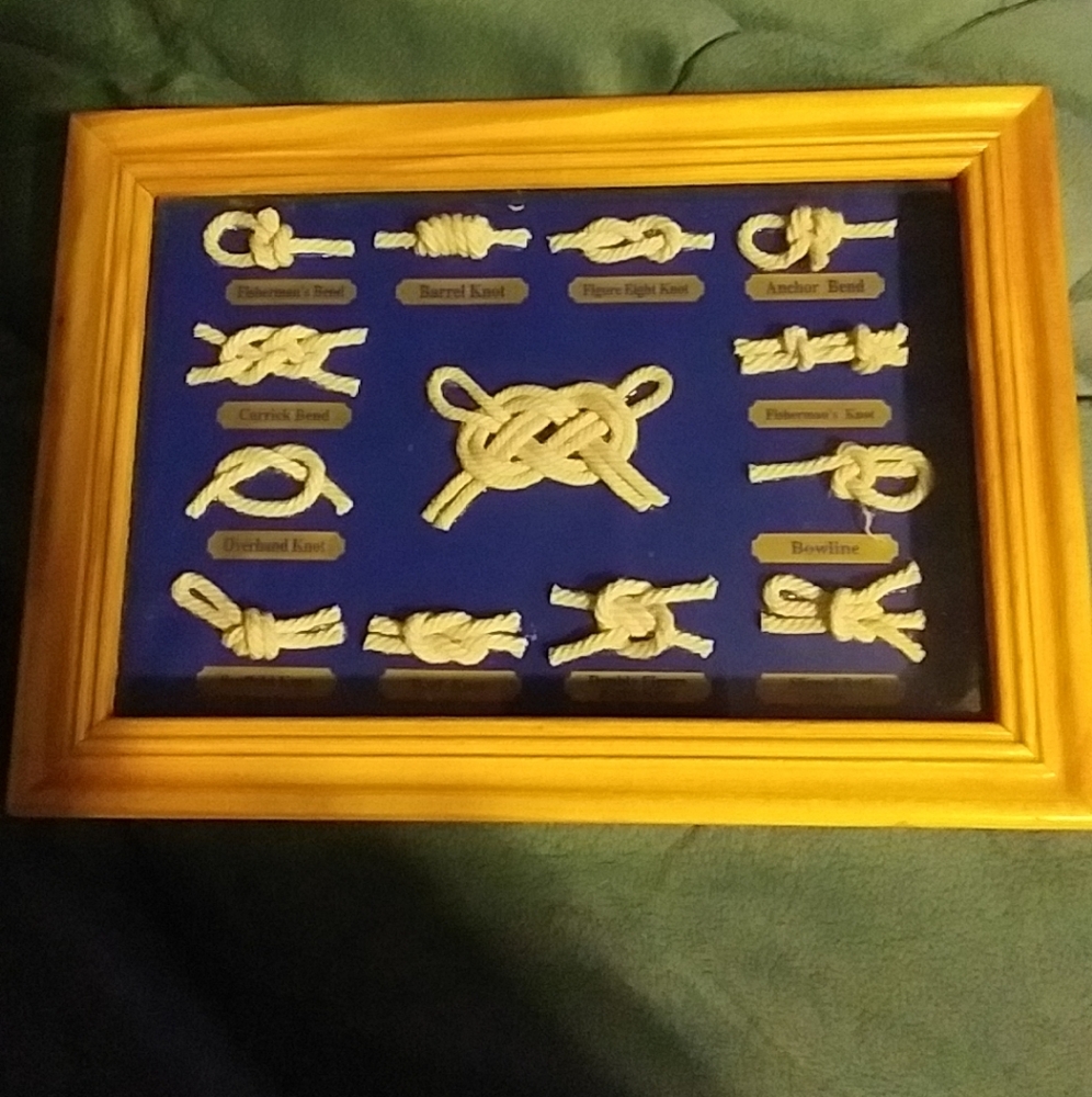 Beachcombers Rope Knots  In Wooden Frame With Names Of Knots